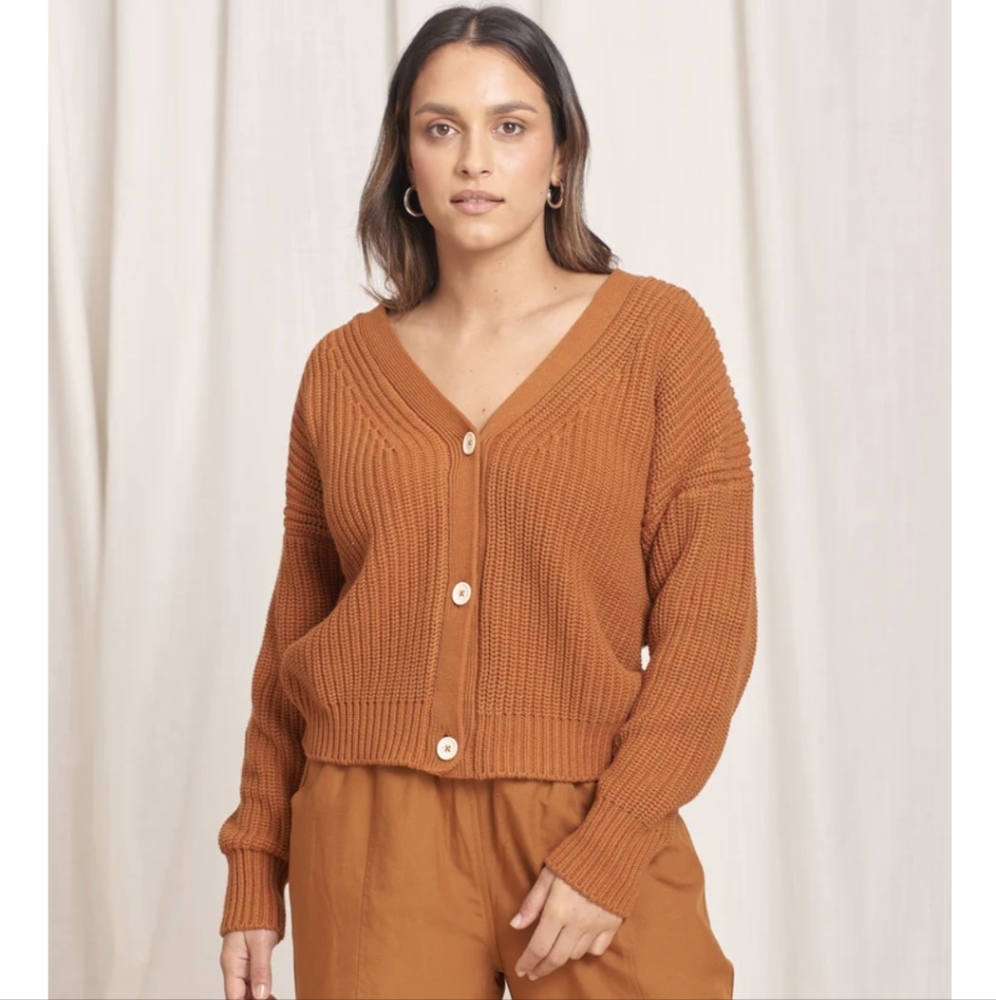 Tradlands Rust Ribbed Button-Front Cardigan - Picture 2 of 5